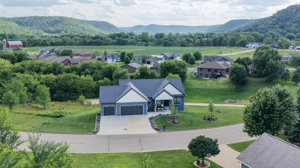 166 Rimrock Road Rollingstone, MN 55969