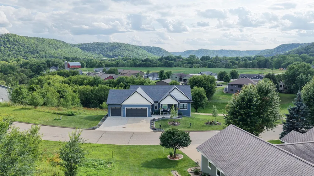 166 Rimrock Road Rollingstone, MN 55969