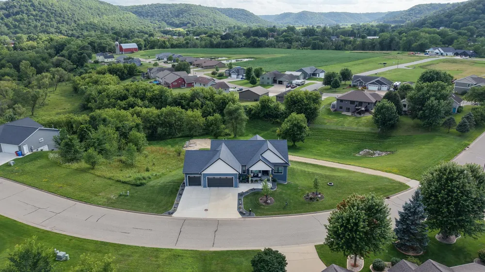 166 Rimrock Road Rollingstone, MN 55969