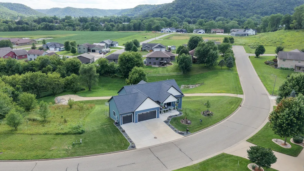 166 Rimrock Road Rollingstone, MN 55969