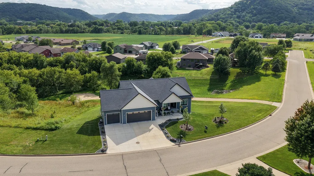 166 Rimrock Road Rollingstone, MN 55969