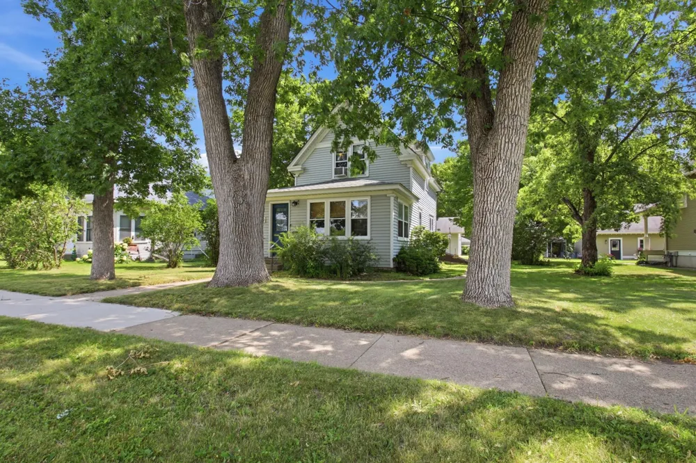 319 S Miller Avenue Litchfield, MN 55355