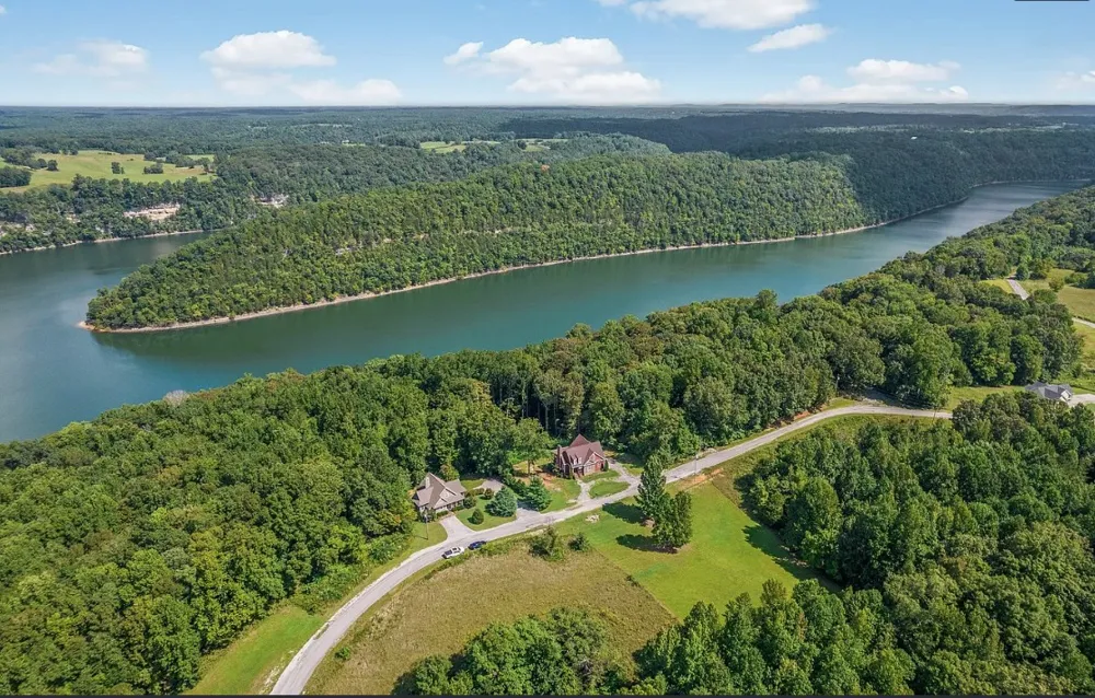 195 Summer Breeze Dr Smithville, TN 37166
