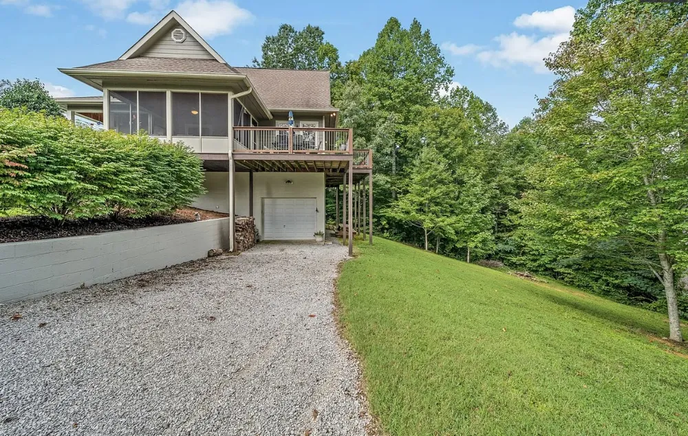 195 Summer Breeze Dr Smithville, TN 37166