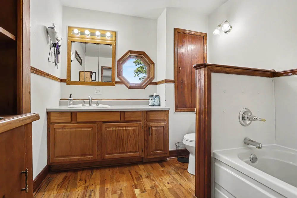 13720 Drive S Tekonsha, MI 49092