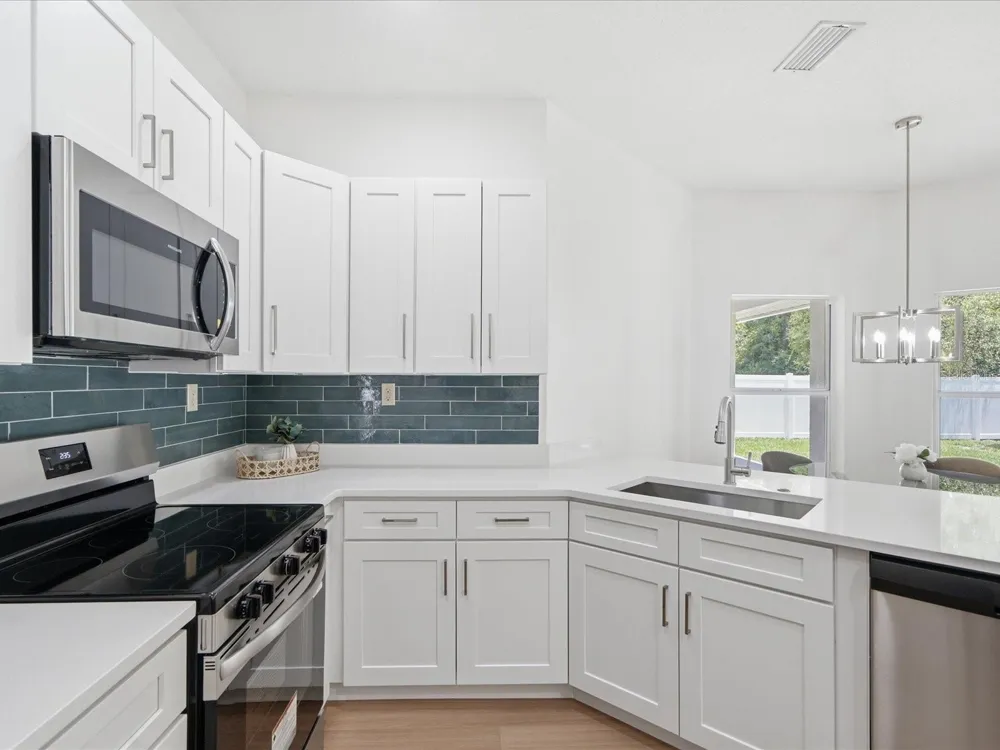 4617 DEBBIE LANE Lutz, FL 33559