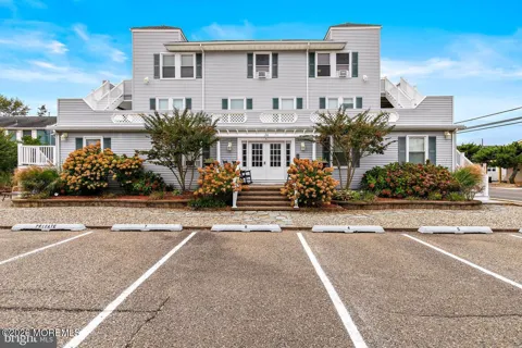 130 Chatsworth Avenue #1