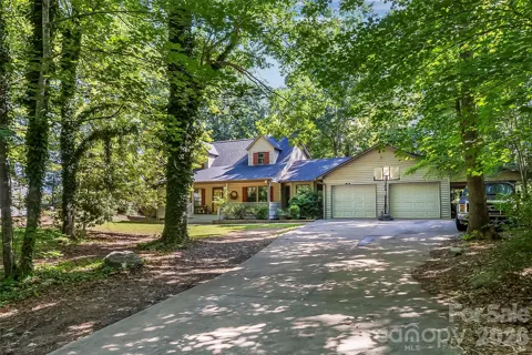 34 Lakeside Drive