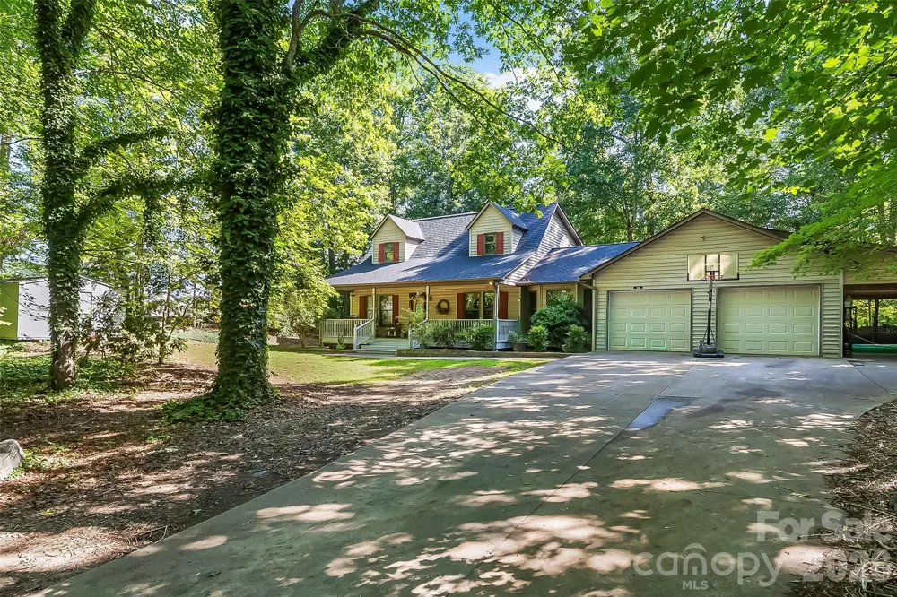 34 Lakeside Drive Marion, NC 28752