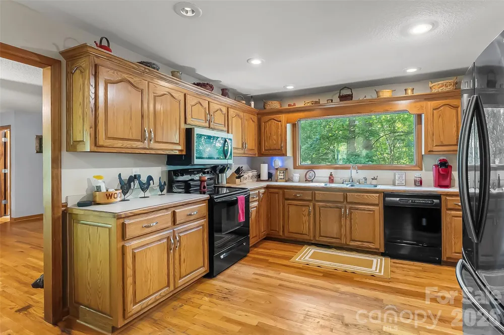 34 Lakeside Drive Marion, NC 28752