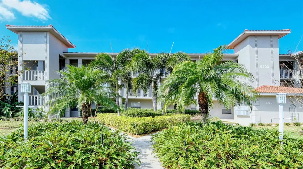 9320 CLUBSIDE CIRCLE #2205 Sarasota, FL 34238