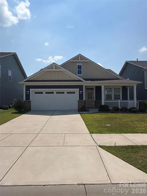 1008 Fairbrae Lane