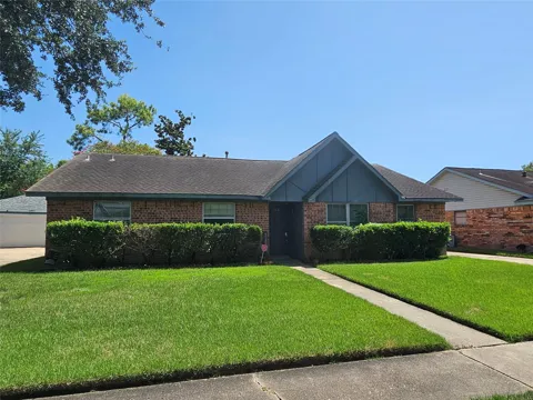 1113 E Amherst Lane