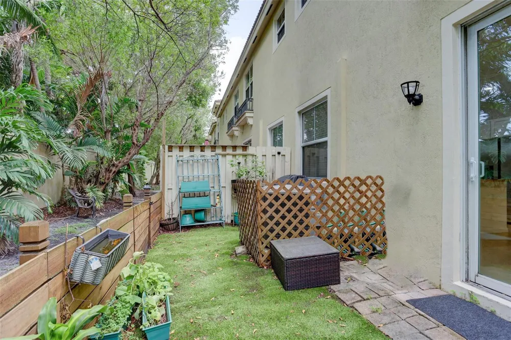 2851 W Prospect Road #305 Tamarac, FL 33309
