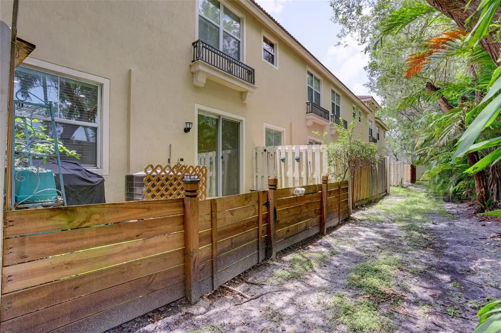 2851 W Prospect Road #305 Tamarac, FL 33309