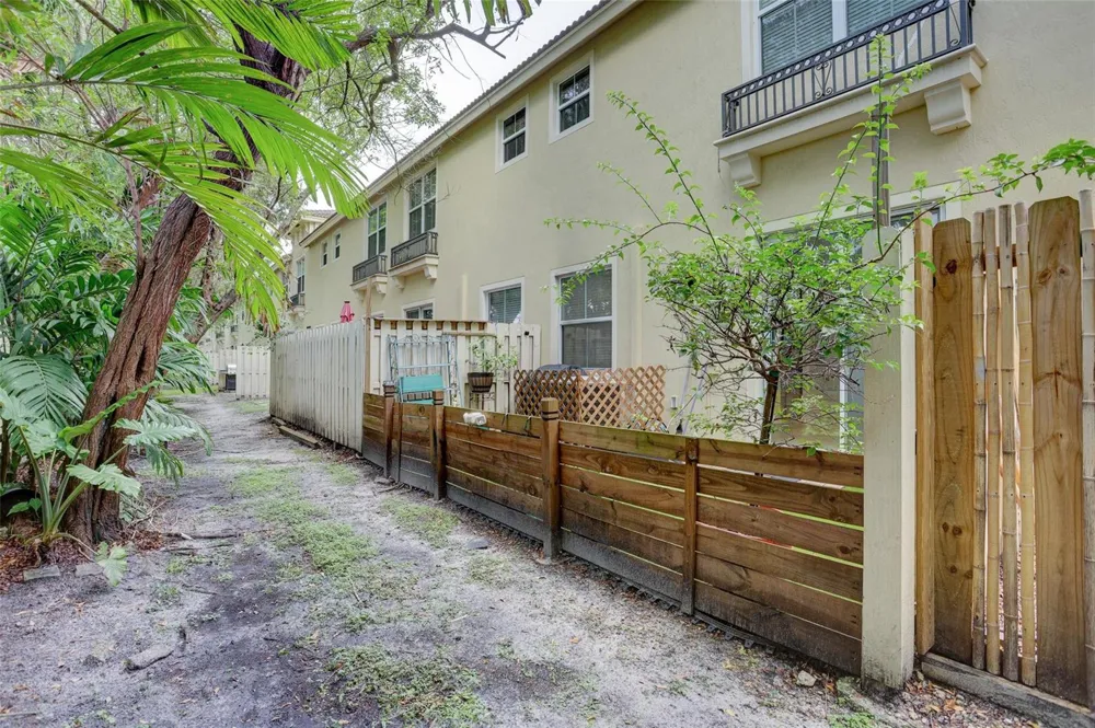 2851 W Prospect Road #305 Tamarac, FL 33309