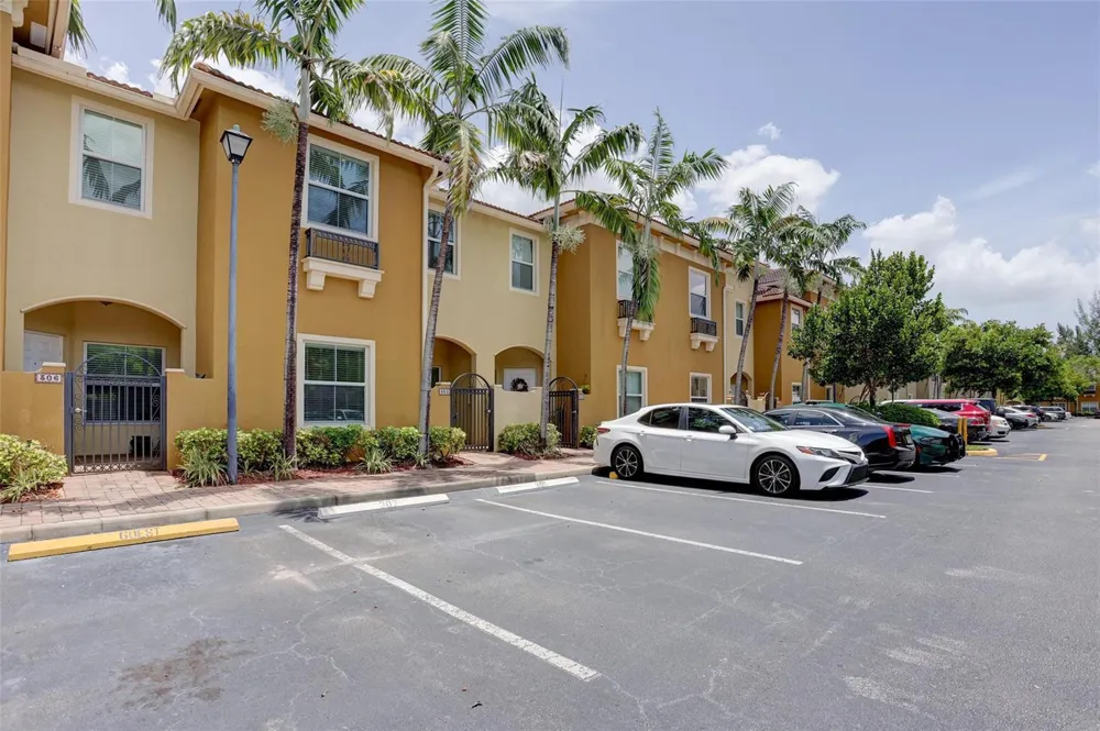 2851 W Prospect Road #305 Tamarac, FL 33309