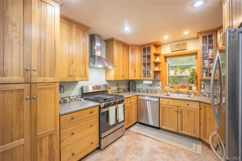 22 Hemlock Court Fishkill, NY 12524