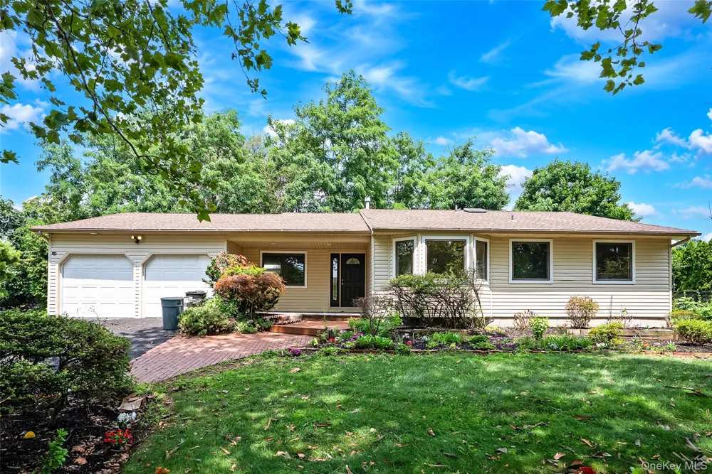15 Dix Circle Dix Hills, NY 11746