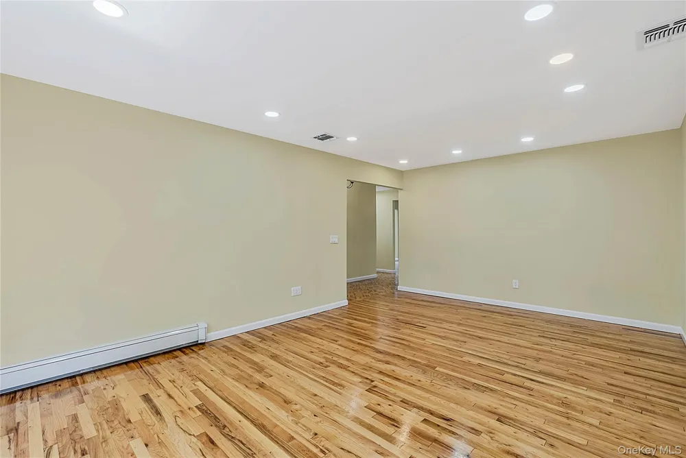 15 Dix Circle Dix Hills, NY 11746