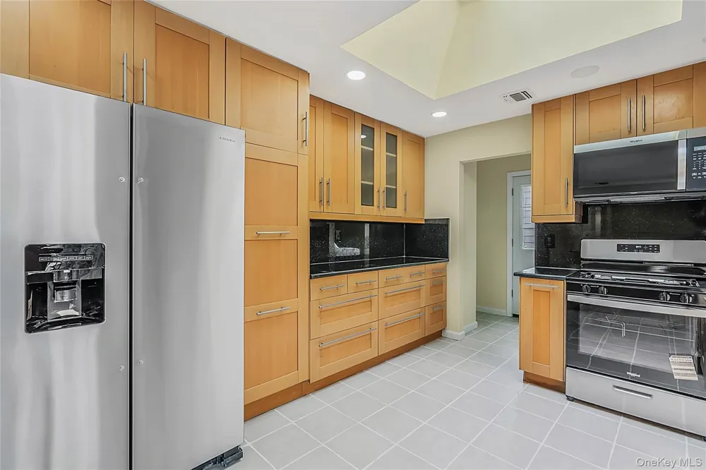 15 Dix Circle Dix Hills, NY 11746
