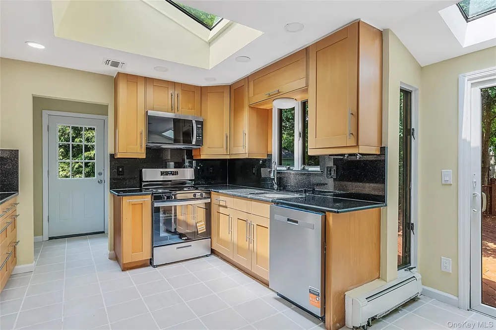 15 Dix Circle Dix Hills, NY 11746