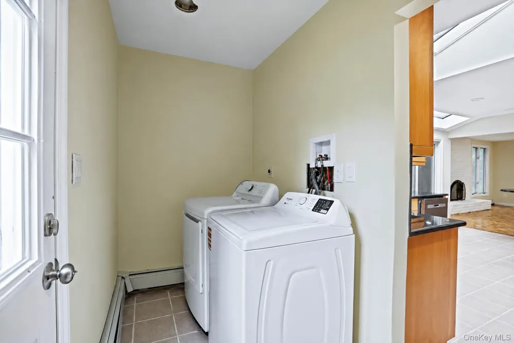 15 Dix Circle Dix Hills, NY 11746