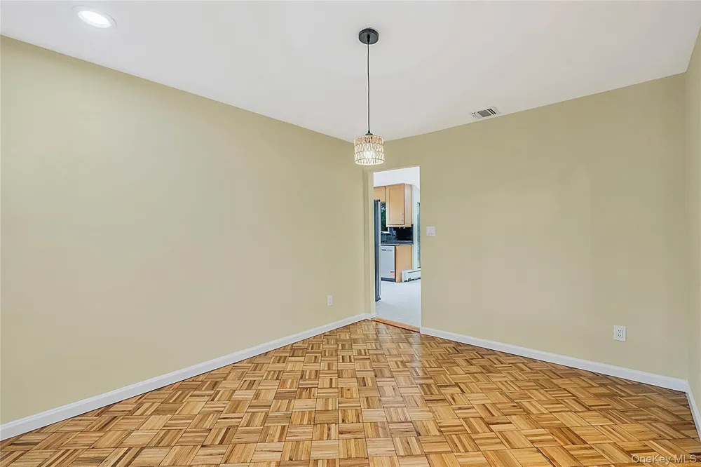 15 Dix Circle Dix Hills, NY 11746