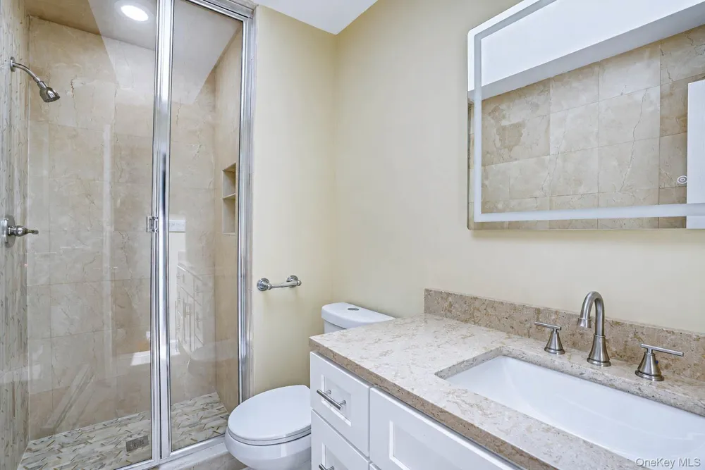 15 Dix Circle Dix Hills, NY 11746