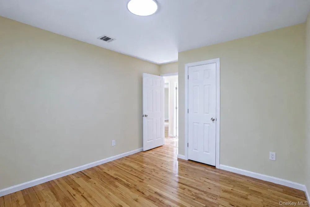 15 Dix Circle Dix Hills, NY 11746