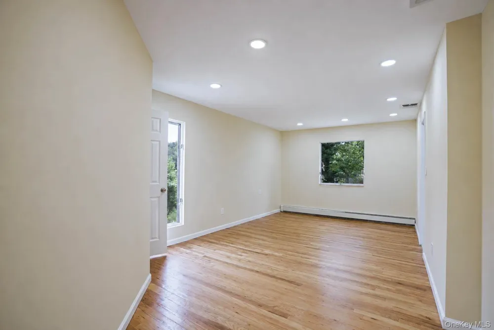 15 Dix Circle Dix Hills, NY 11746