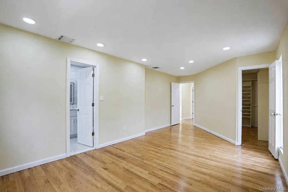 15 Dix Circle Dix Hills, NY 11746