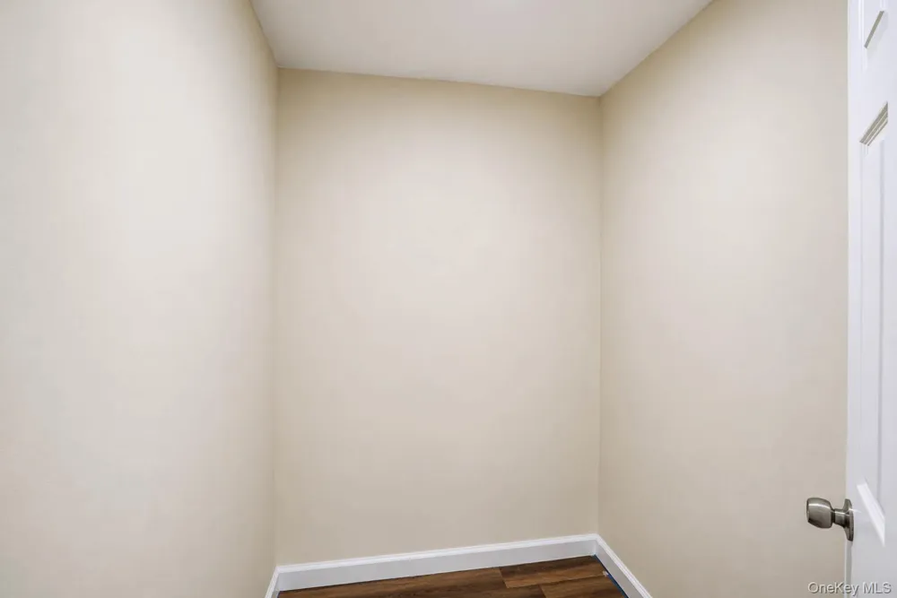 15 Dix Circle Dix Hills, NY 11746