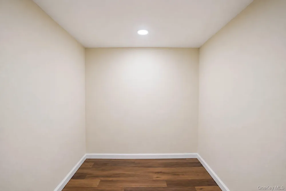 15 Dix Circle Dix Hills, NY 11746