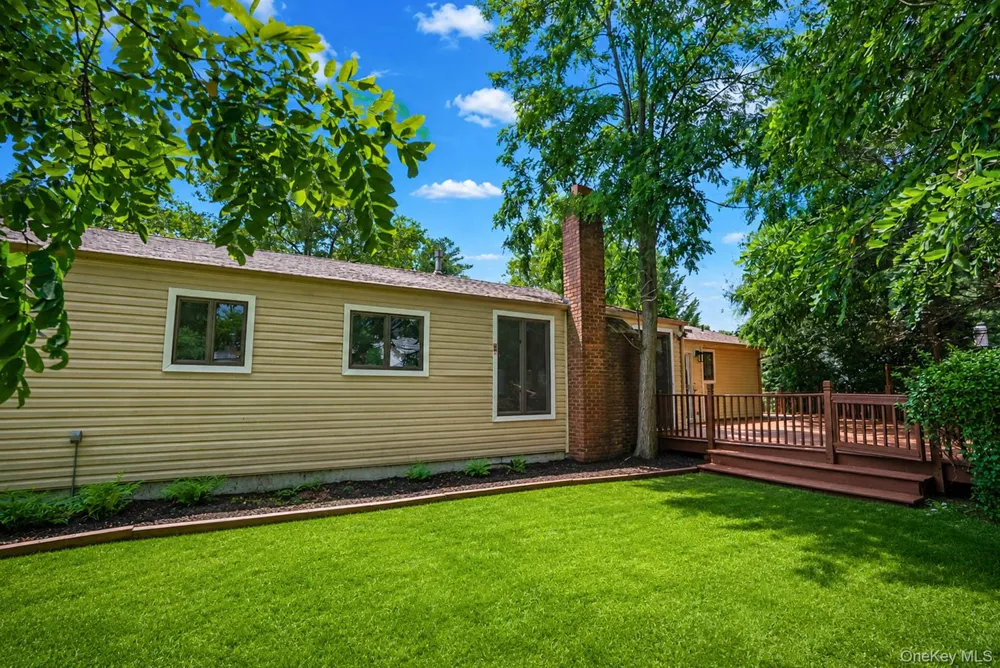 15 Dix Circle Dix Hills, NY 11746