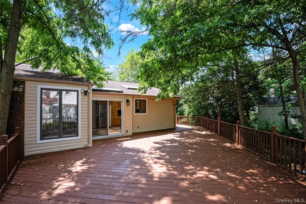 15 Dix Circle Dix Hills, NY 11746
