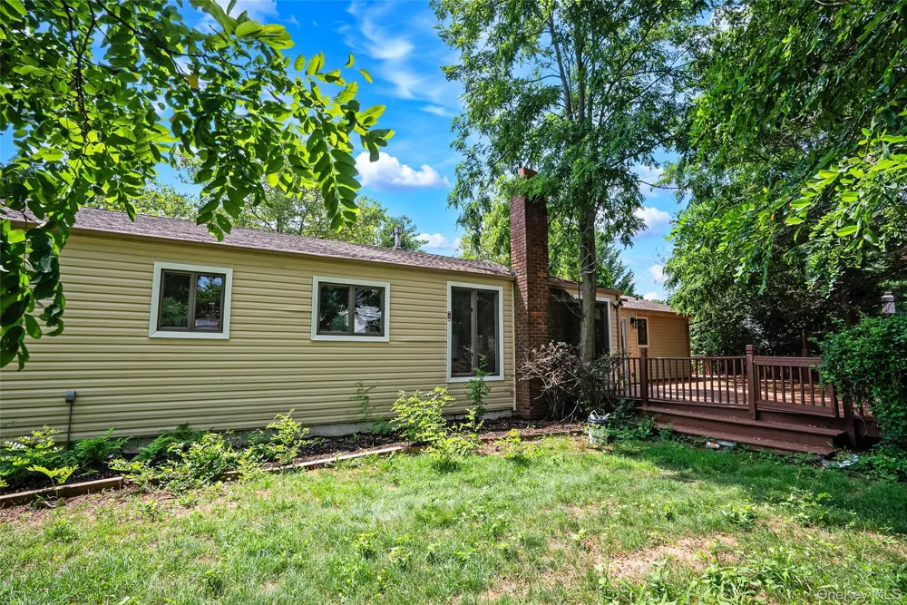 15 Dix Circle Dix Hills, NY 11746