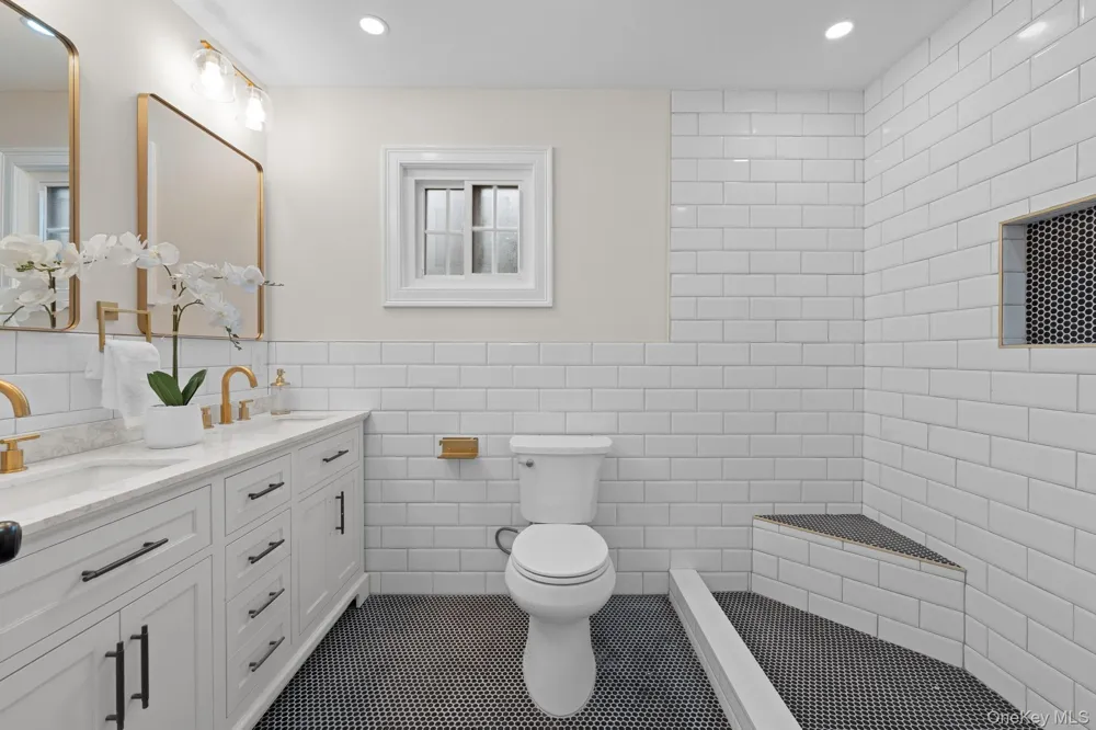 1 Greg Lane East Northport, NY 11731