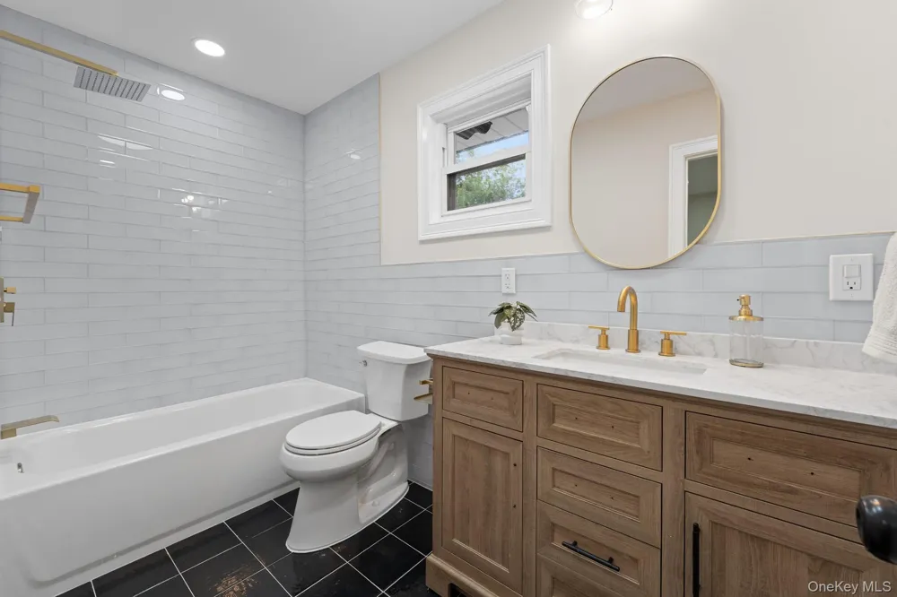 1 Greg Lane East Northport, NY 11731