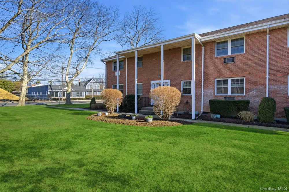 297 Merrick Road #D 1 Amityville, NY 11701