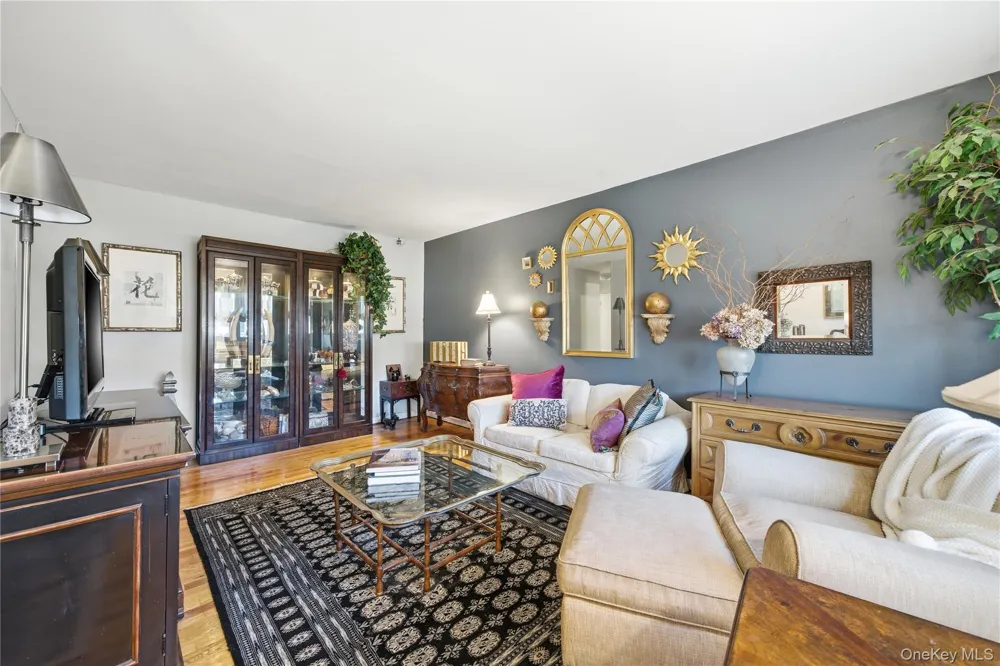 297 Merrick Road #D 1 Amityville, NY 11701