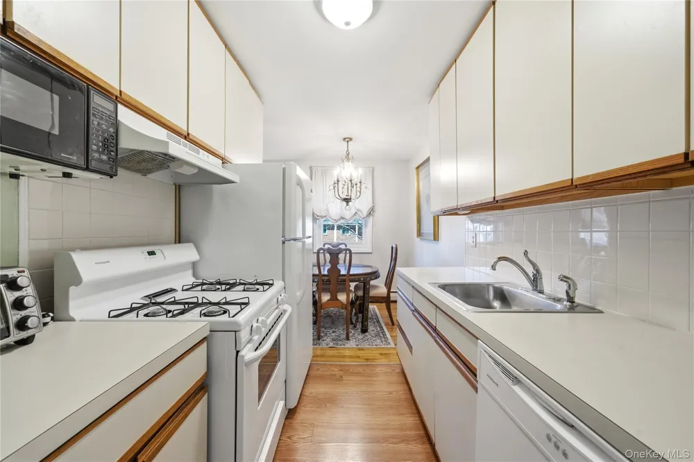 297 Merrick Road #D 1 Amityville, NY 11701