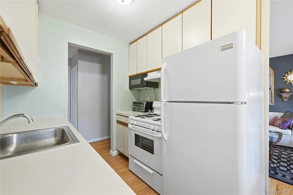 297 Merrick Road #D 1 Amityville, NY 11701