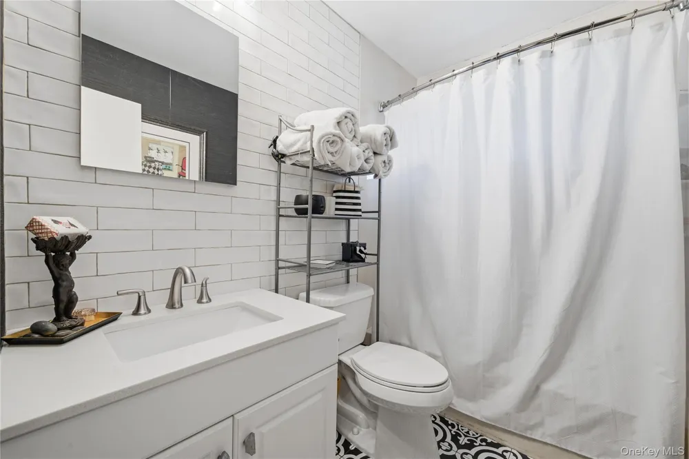 297 Merrick Road #D 1 Amityville, NY 11701