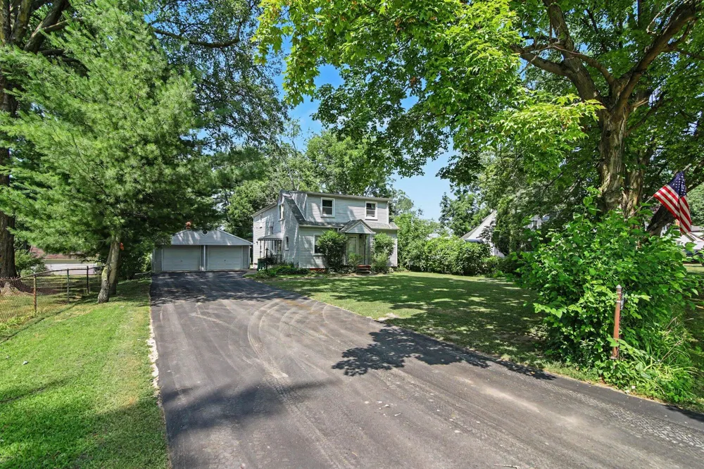 10624 Borgman Avenue Belleville, MI 48111