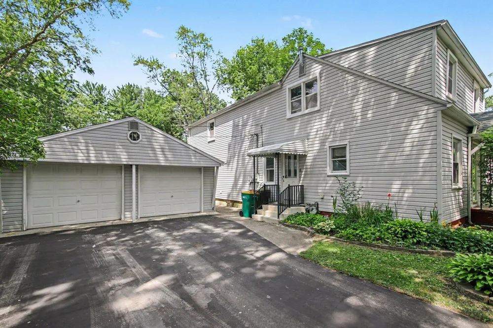 10624 Borgman Avenue Belleville, MI 48111