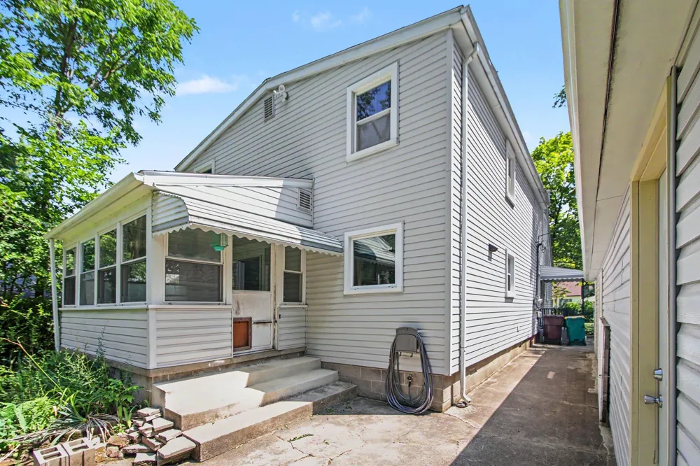 10624 Borgman Avenue Belleville, MI 48111