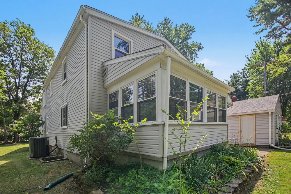 10624 Borgman Avenue Belleville, MI 48111