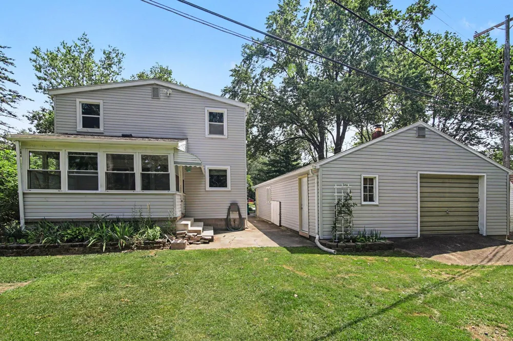 10624 Borgman Avenue Belleville, MI 48111