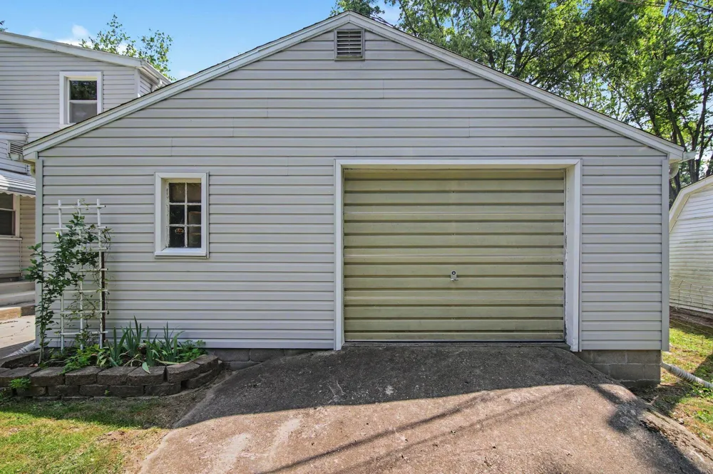 10624 Borgman Avenue Belleville, MI 48111